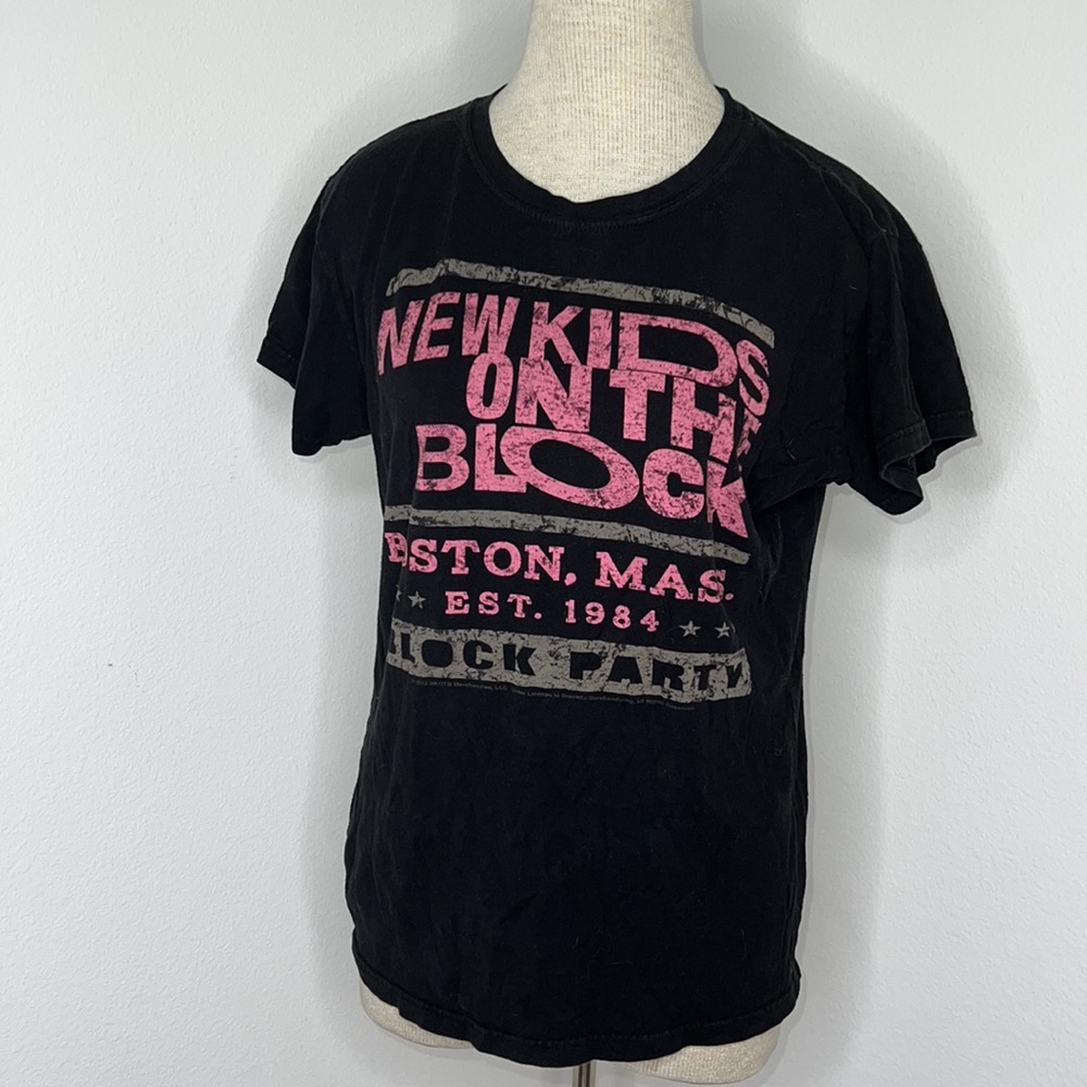🔹 New Kids On The Block Block Party Tee